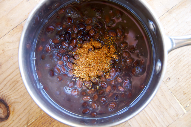 simmer black beans in pot
