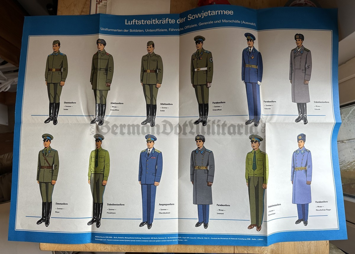 po003 - large c1977 dated East German poster - Uniforms of the Soviet Army  Air Force - GermanDotMilitaria
