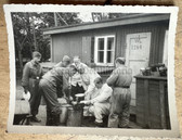 aa671 - Luftwaffe soldiers food distribution at barracks hat