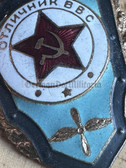 su070 - c1960s glass enamel Soviet Air Force Bester badge - outstanding soldier - worn on uniforms