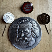 om215 - lot of East German Karl Marx pins & plaque