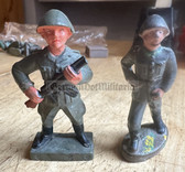 oo227 - DDR toy soldier - lot of two NVA soldiers - Wachregiment parade