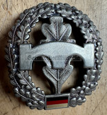 bw036 - West German Army beret badge - Pioniere Engineers