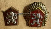 om698 - pair of CSSR Czechoslovakian Amy cap badges - communist