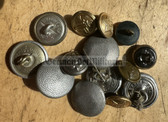 om759 - mixed lot of German and Soviet uniform buttons