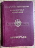 ac205 - c1995 BRD Reisepass Passport for a woman from Zepernick- many stamps