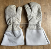 wo348 - VP VoPo Volkspolizei traffic police MZ motorbike biker rider white leather gloves