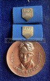 ac286 - Artur Becker medal in Bronze - in box