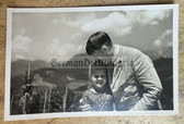 ac391 - Adolf Hitler with young girl German postcard