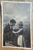 ac392 - Adolf Hitler with young girl German postcard