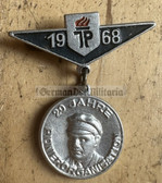 gw324 - Pionierorganisation Young Pioniers badge - c1968 20 years anniversary of the organisation