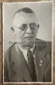 ac525 - NSDAP & Reichsnaehrstand membership badge studio portrait photo