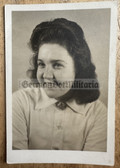 ac526 - wRAD female Reichsarbeitsdienst studio portrait photo with brooch