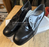 gw055 - original pair of NVA, Grenztruppen, Volkspolizei, Stasi/MfS dress uniform shoes in box - worn by all ranks - Size NVA 32/EU 48/UK 12/US 13