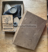 ft005 - WW2 era VM40 German Volksgasmaske gas mask in box and with instructions booklet