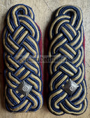 sbdr020b - RAT - Platform & Train Staff- red piping - Deutsche Reichsbahn - Railways - pair of shoulder boards