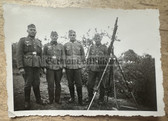 ad035 - Wehrmacht soldiers with heavy machine gun MG photo - dated c1940