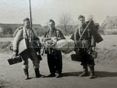 ad036 - Wehrmacht soldiers in marching order with ammo boxes