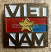oa024 - c1970s badge - anti USA & anti Vietnam War - East German made