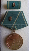 om050 - 2 - Zollverwaltung DDR Customs 20 years service medal in box