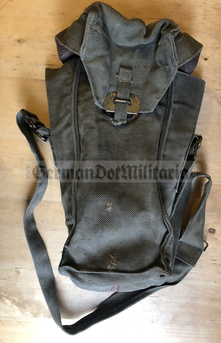 wo711 - original carry bag for French Army M-51 gas mask - France