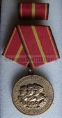 om948 - 7 - NVA ARMY - Verdienstmedaille in GOLD - Medal of Merit - aa0x7
