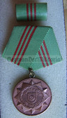 om951 - 2 - VOLKSPOLIZEI VP - long service medal in Bronze with state crest