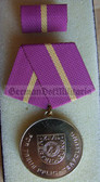 om952 - 6 - ZV ZIVILVERTEIDIGUNG - long service medal in gold for 15 years - East German Civil Defence - 1x rp0