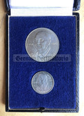 oo353 - c1973 East German cased table medal Pablo Neruda Socialist Chile Politician Pinochet Coup