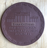 gw076 - large Meissen porcelain award medal - Bauakademie - Academy for architecture and civil engineering