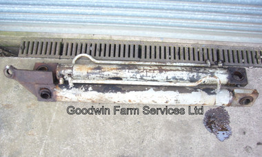 Pair Double Acting Rams USED - UP154