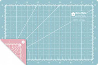 Riley Blake Designs - Lori Holt of Bee in My Bonnet - Cutting Mat 5 inch x 8 inch - Pink and Aqua