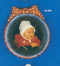 A-394 Round Picture Frame Ornament