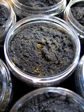 The Queen is Dead Sorbetto Emulsifying Sugar Scrub - Honey, Leather, Incense Smoke... 