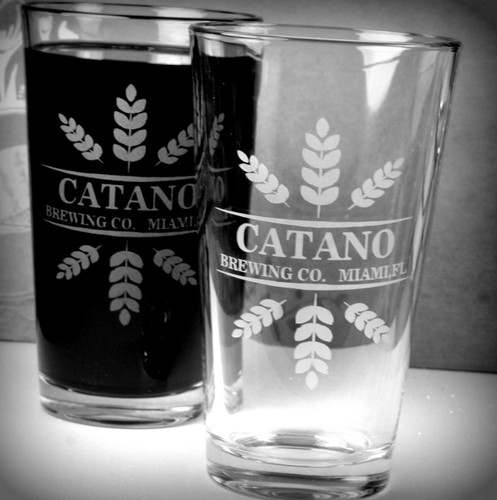 Personalized Engraved Leaf Crowns Home Brew Beer Pint Glasses (Set of 2)
