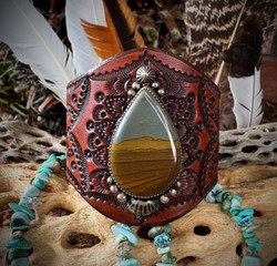 Tear Drop Scenic Owyhee Jasper Leather Cuff (Rustic Brown)
