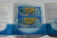 New Zealand - 2000 - $10 Millennium Notes Uncut Pair In Presentation Pack - Red Serials