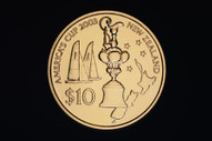 New Zealand - 2002 -  Gilded $10 Coin - America's Cup - Unc (OM-A3239)