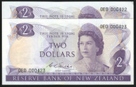 New Zealand - $2 - Wilks - 0E0 000422-423 - Consecutive Pair - First Prefix - aUnc