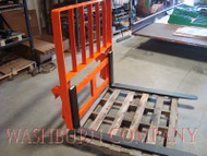 Kubota 1001-1002 loader Pallet Forks 48" 4000# w/ rack
Forks are 48" long and are rated at 4000# per pair