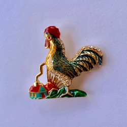 Vintage Style Rooster Farm House Brooch With Crystals 