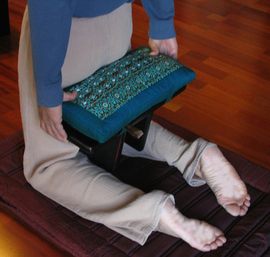 Boon Decor How to Use the Pi Style Meditation Bench STEP ONE