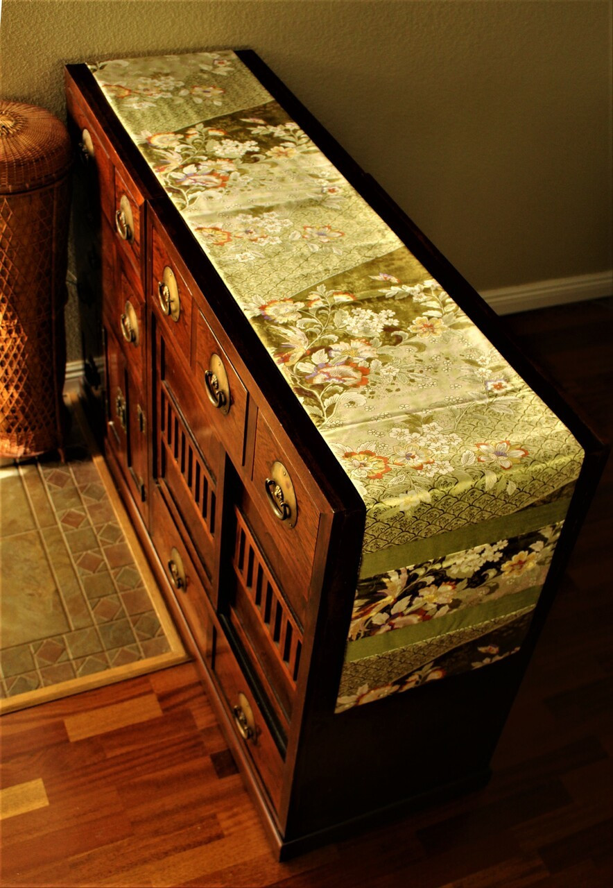 Wall Hanging Table Runner Japanese Kimono Silk Print 96