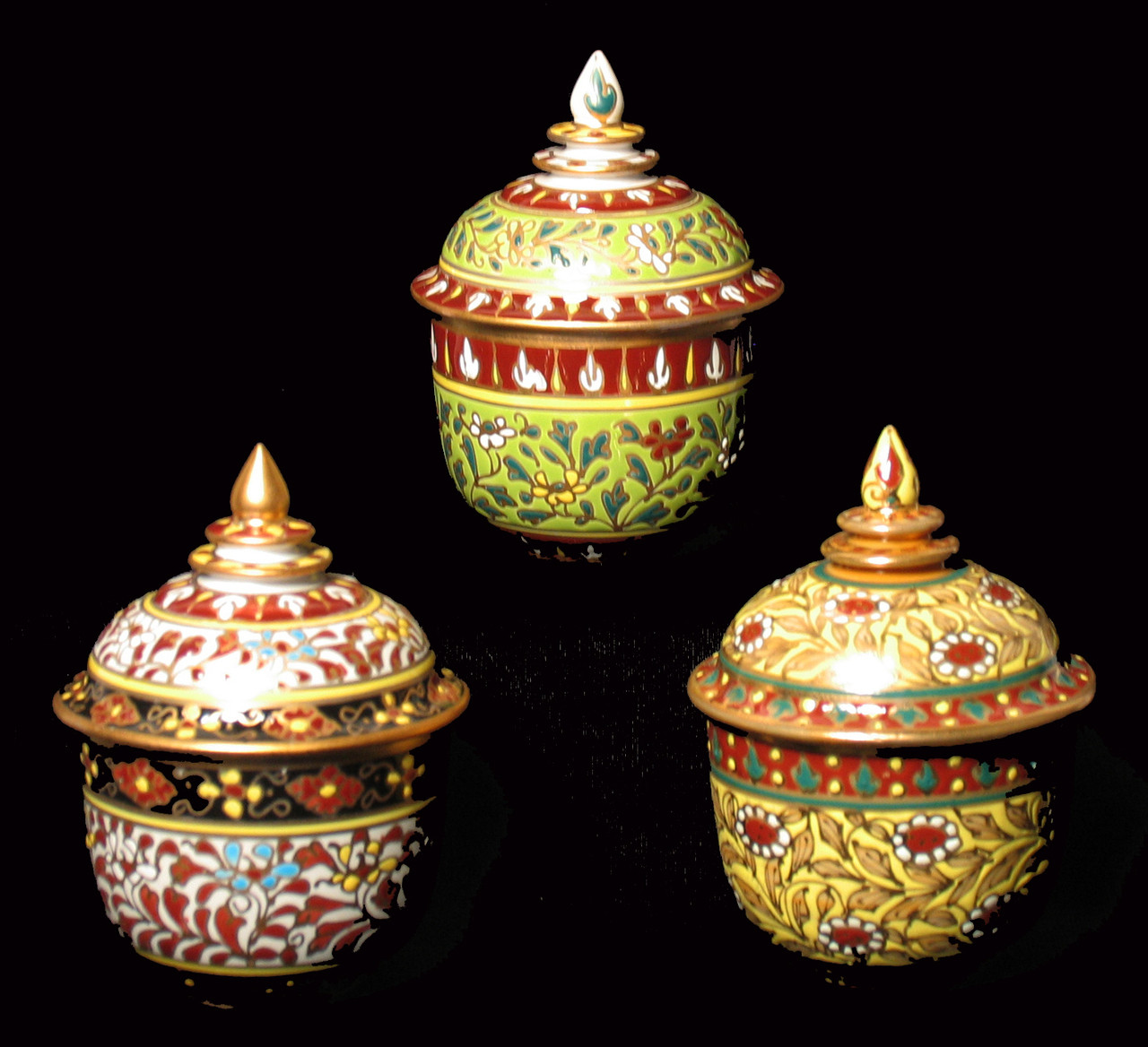 benjarong pottery