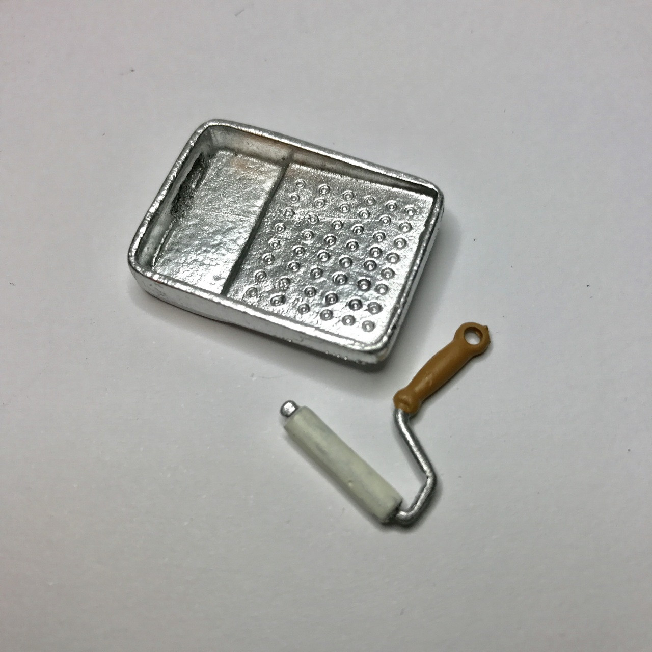 IC0174 Paint Roller & Pan Jeepers Dollhouse Miniatures