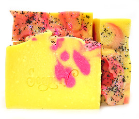 Pearberry soap is a beautiful blend of Pears, Apple, Peach, Raspberry Melon,

Jasmine & Vanilla~

A really sweetly scented bar~!