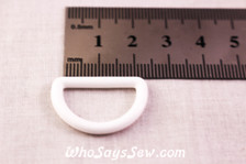 KAM Plastic D-Rings in Black or White. 2cm