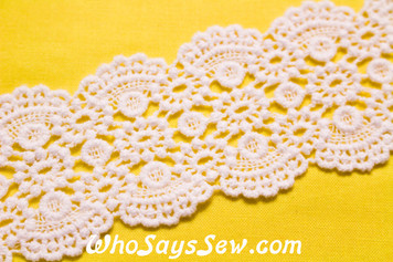 5.5cm Wide Vintage Feel Crochet Cotton Lace Trim By The Metre in Snow& Natural White. C045