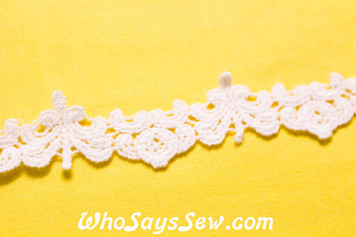 2.5cm Wide Vintage Feel Crochet Cotton Lace Trim By The Metre in Snow& Natural White. C095