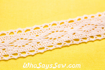 2.4cm Wide Vintage Feel Crochet Cotton Lace Trim By The Metre in Natural White. 